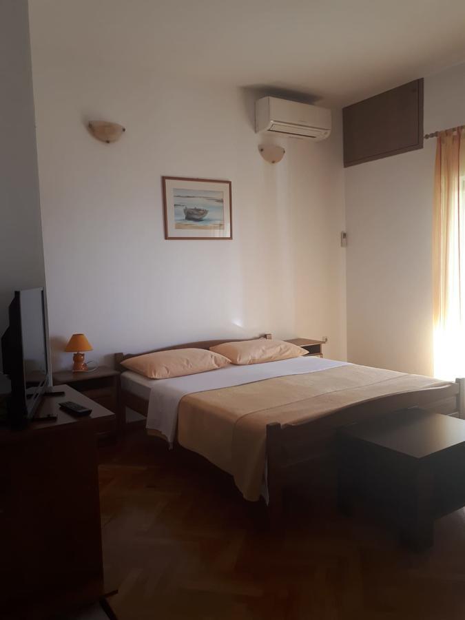 Apartments Ivanka Starigrad Paklenica Exteriör bild